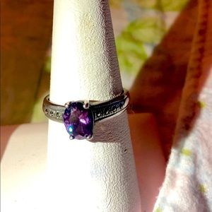 😊 925 Sterling silver Oval amethyst color.